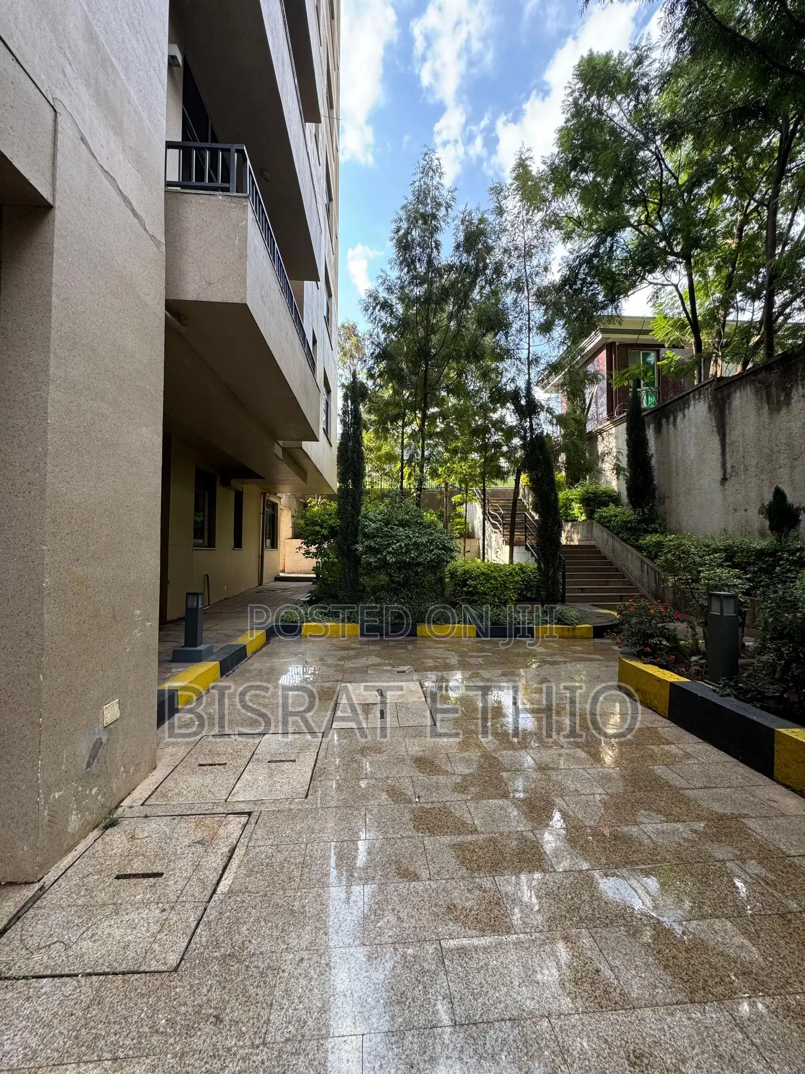 3bdrm Apartment in Sunrise Compound, Bole for sale