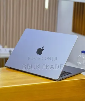 New Laptop Apple MacBook Air 2022 M2 8GB Apple M2 SSD 256GB