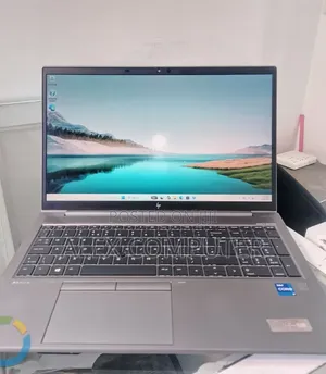 New Laptop HP ZBook Firefly G8 32GB Intel Core i7 SSD 512GB