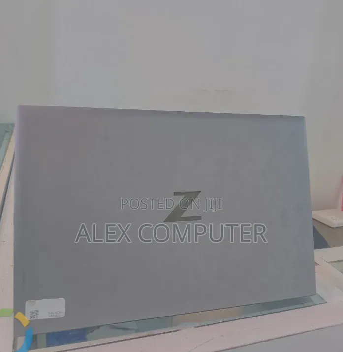 New Laptop HP ZBook Firefly G8 32GB Intel Core i7 SSD 512GB