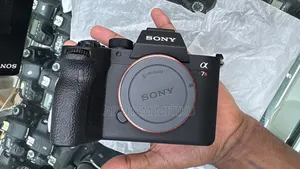 Sony Alpha A7R IV Mirrorless Digital Camera 24-70mm F/2.8 Ii Lens