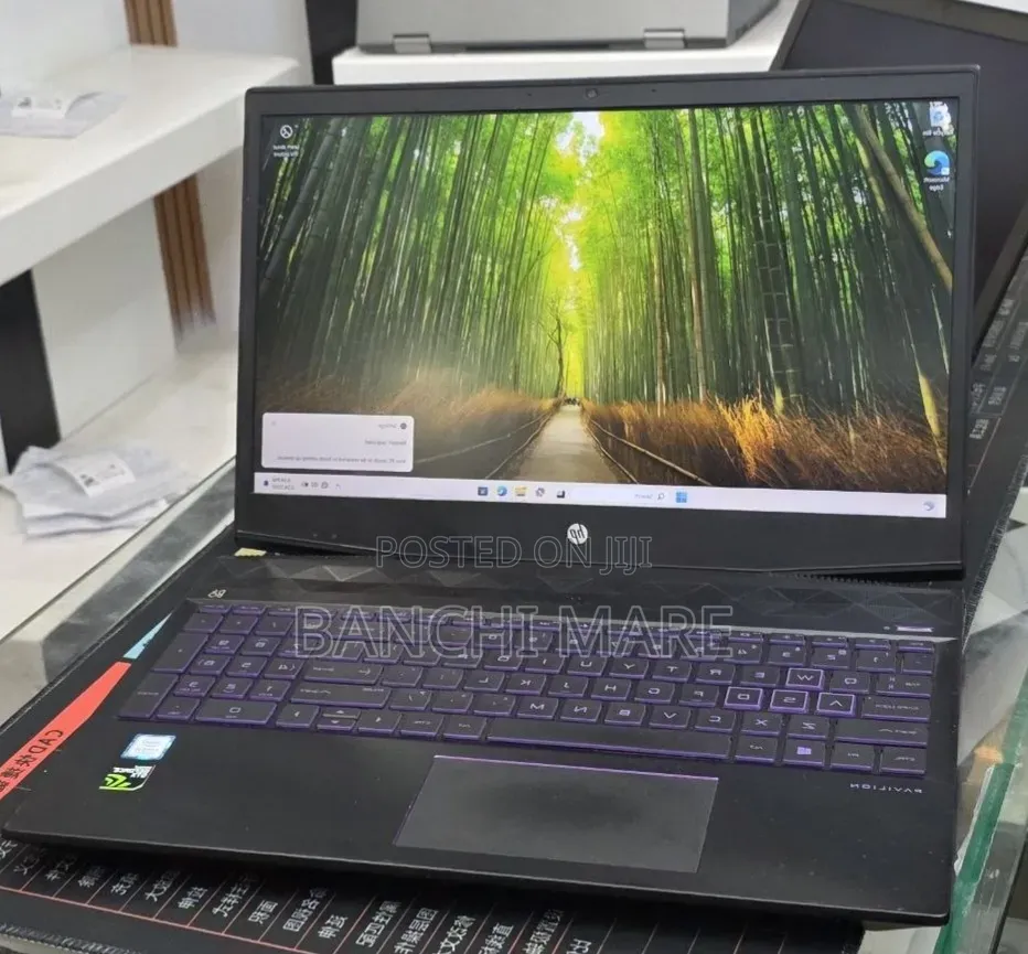 New Laptop HP Pavilion 15 8GB Intel Core i5 SSD 256GB