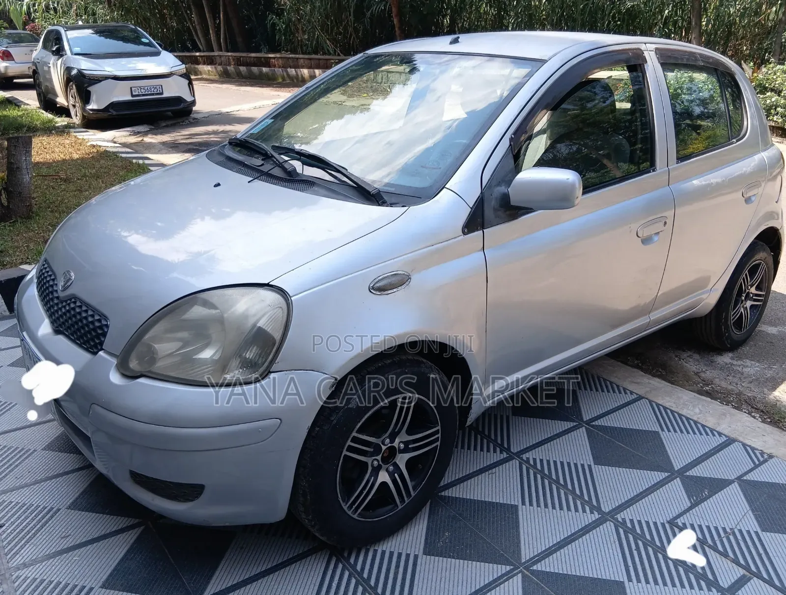 Toyota Vitz 2002 Silver