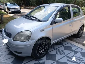 Toyota Vitz 2002 Silver