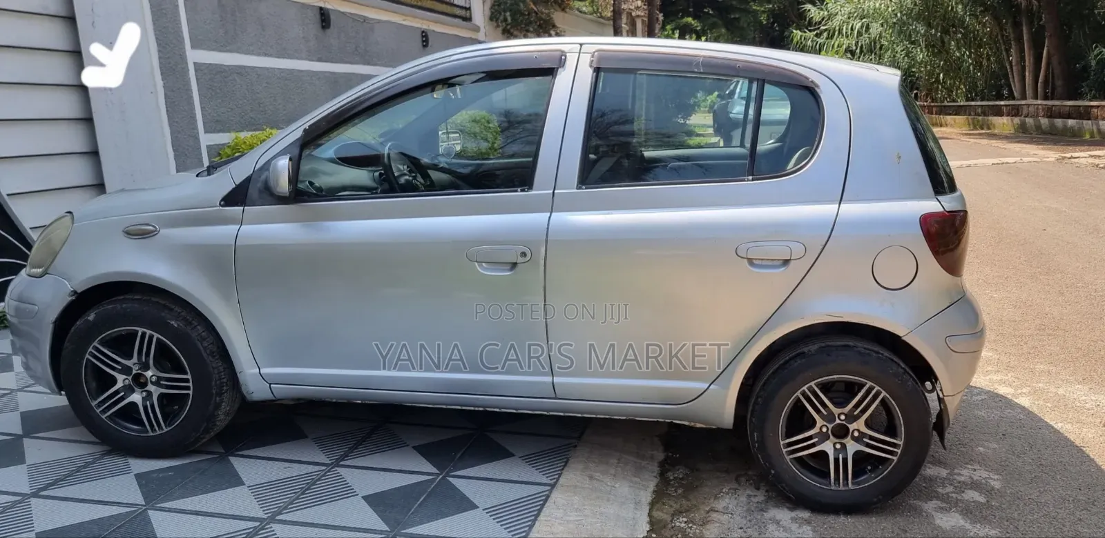 Toyota Vitz 2002 Silver