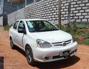 Toyota Platz 2005 White