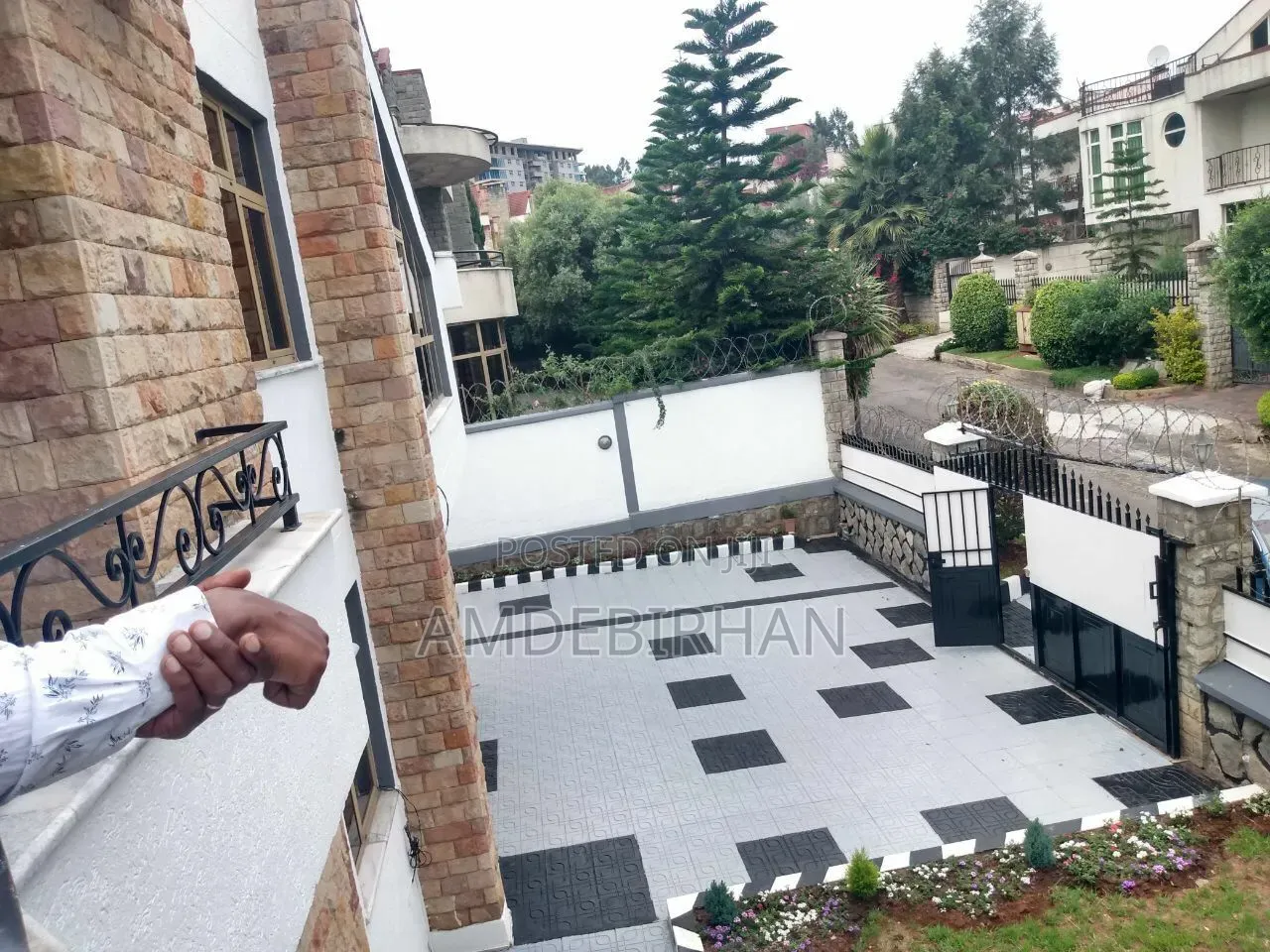 4bdrm House in Sunshine, Bole for sale
