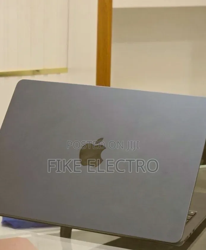 New Laptop Apple MacBook Pro 2020 M1 16GB Apple M1 Pro SSD 512GB