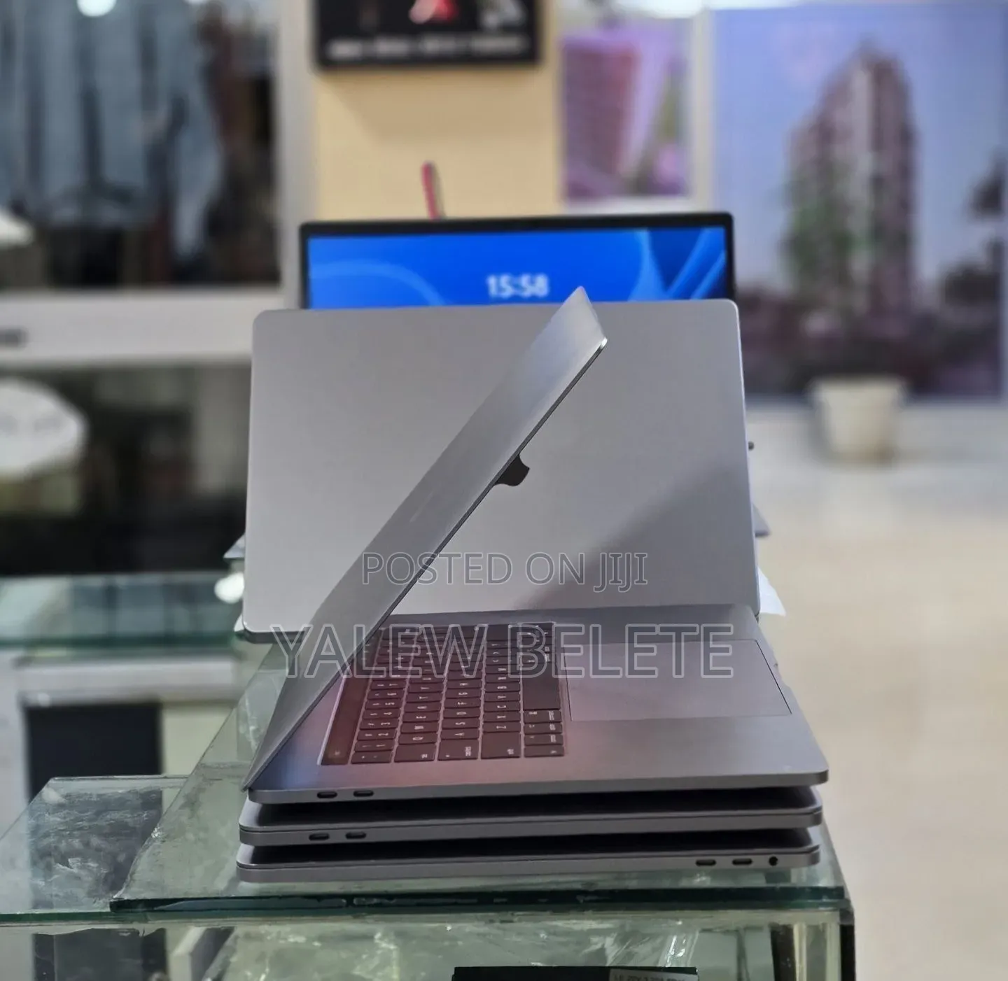 New Laptop Apple MacBook Pro 2017 16GB Intel Core i7 SSD 512GB