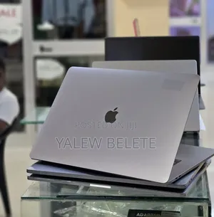 New Laptop Apple MacBook Pro 2017 16GB Intel Core i7 SSD 512GB