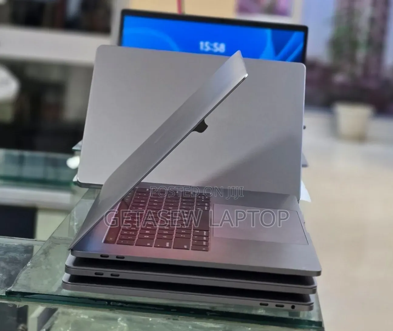 New Laptop Apple MacBook Pro 2017 16GB Intel Core i7 SSD 512GB
