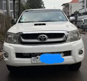 Toyota Hilux 2010 White