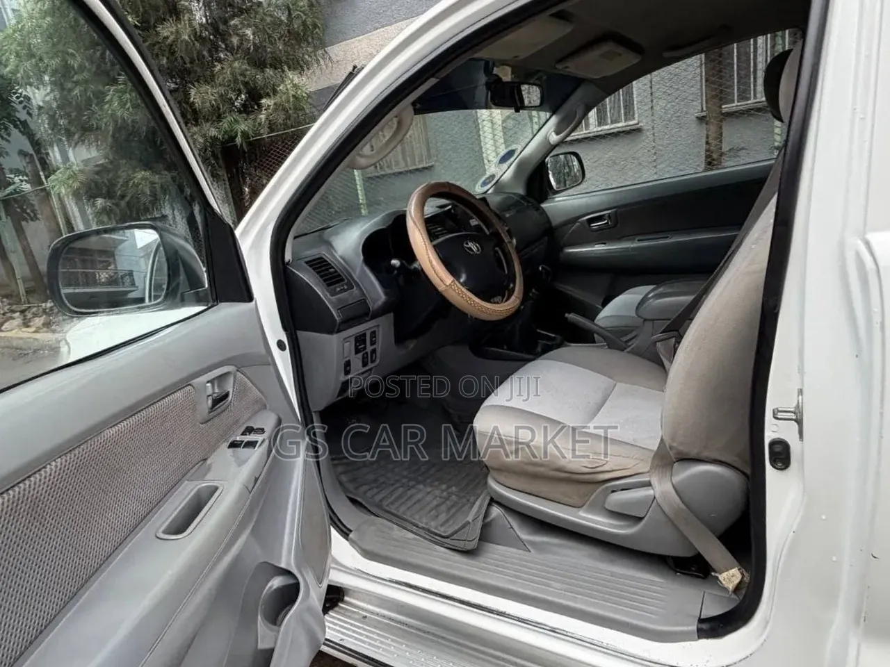 Toyota Hilux 2010 White