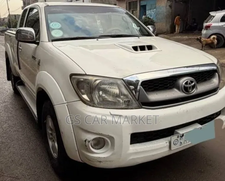 Toyota Hilux 2010 White