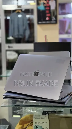 New Laptop Apple MacBook Pro 2017 16GB Intel Core i7 SSD 512GB