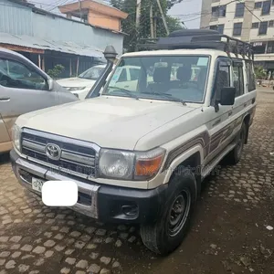 Toyota Land Cruiser 2010 Off white