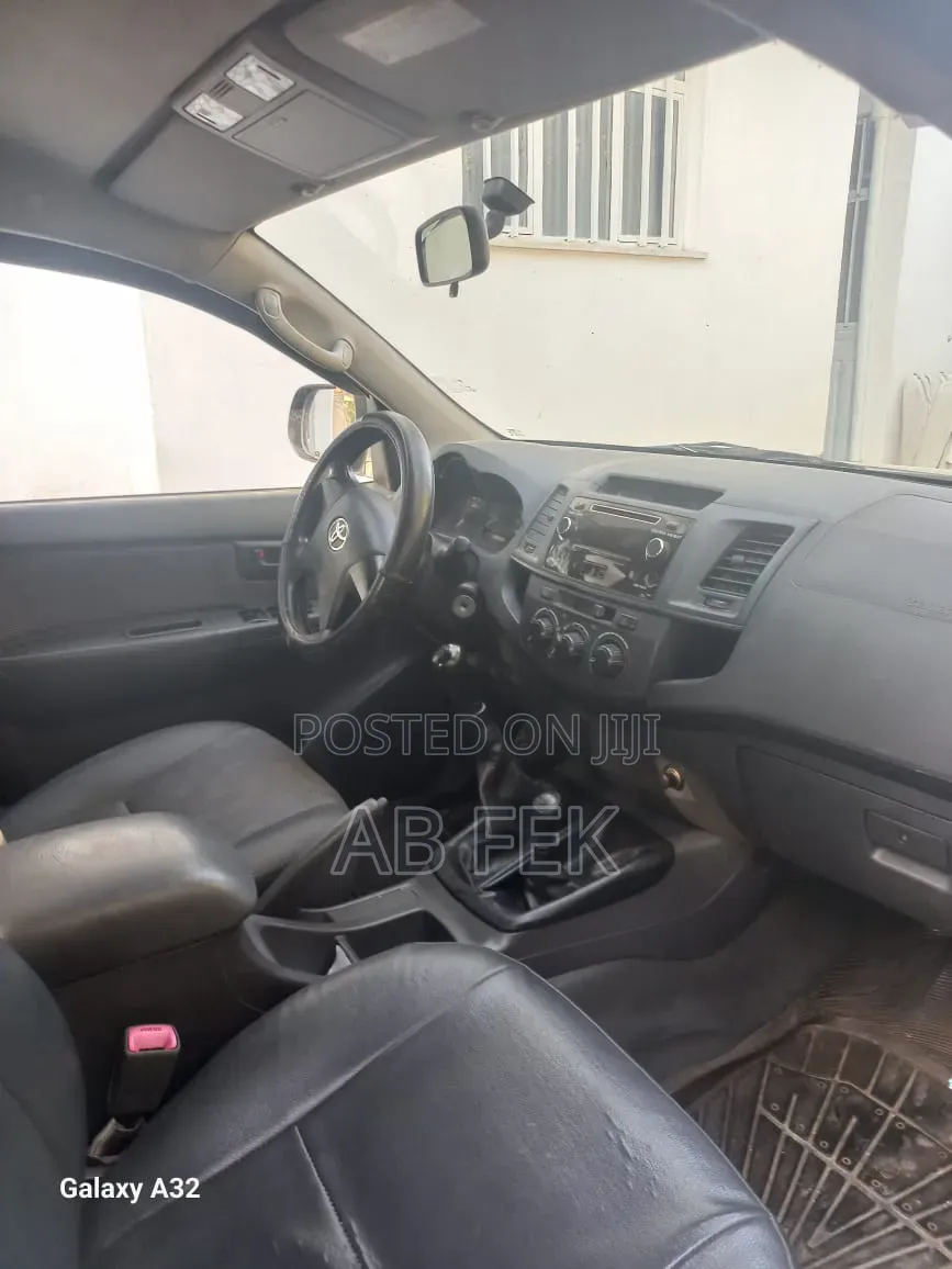 Toyota Hilux 2014 Black