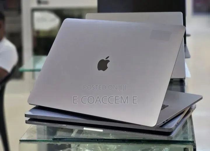 New Laptop Apple MacBook 16GB Intel Core i7 SSD 512GB