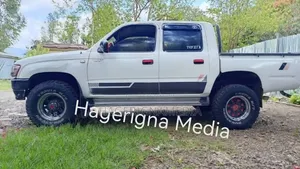 Toyota Hilux 2001 White
