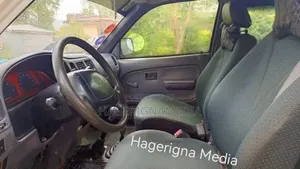 Toyota Hilux 2001 White