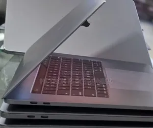 New Laptop Apple MacBook Pro 2017 16GB Intel Core i7 SSD 512GB