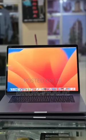 New Laptop Apple MacBook Pro 2017 16GB Intel Core i7 SSD 512GB