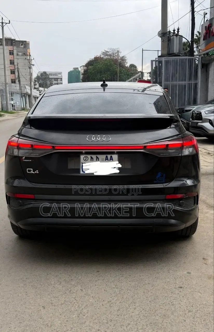 Audi Q4 e-tron 2022 Black