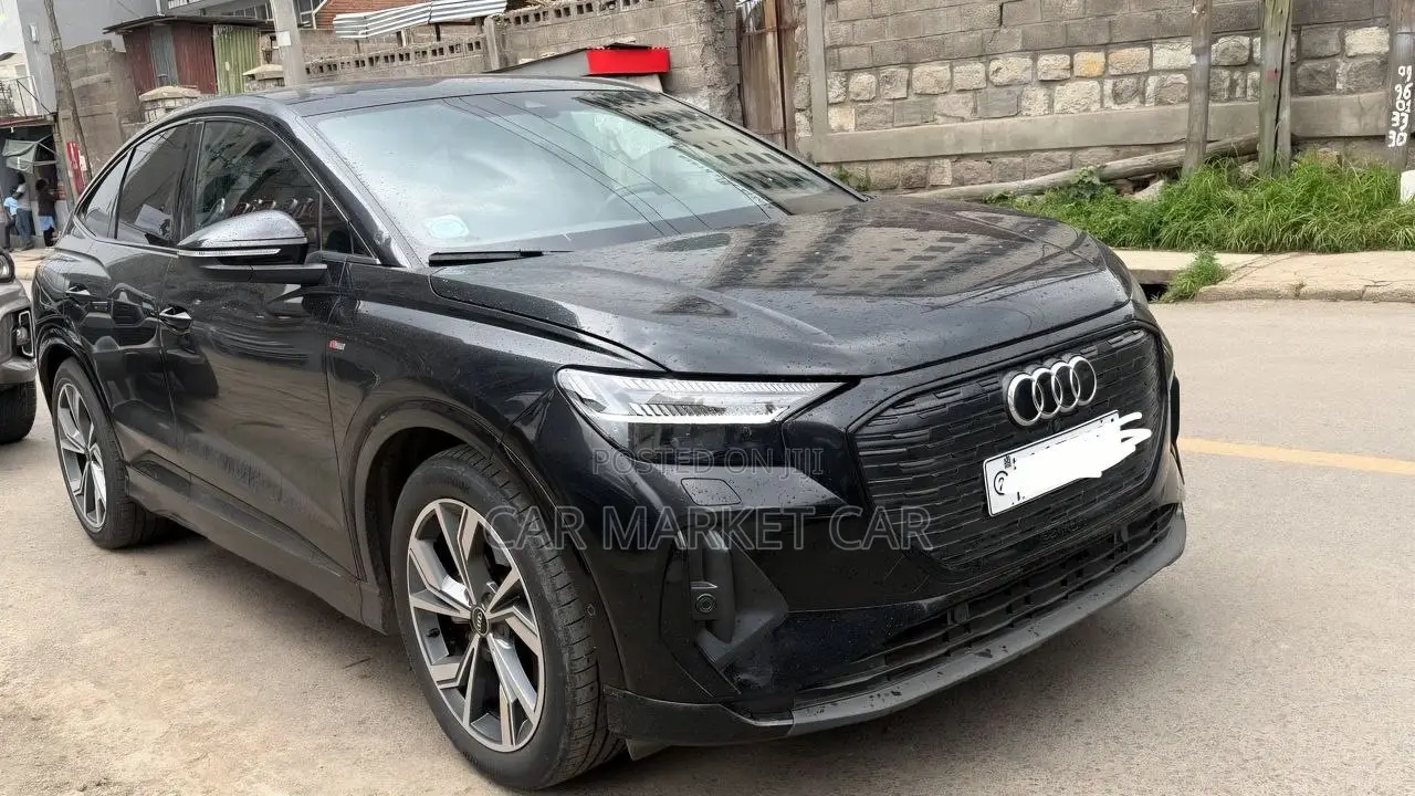 Audi Q4 e-tron 2022 Black
