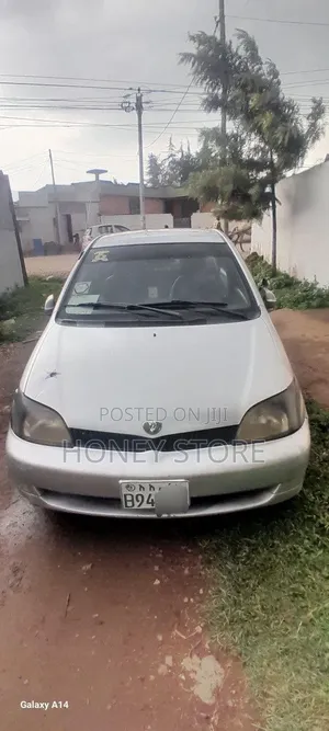 Toyota Platz 2002 White