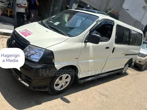 Toyota HiAce 2011 White