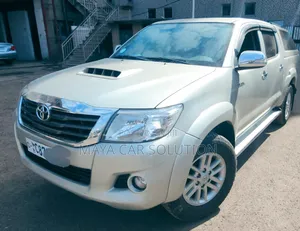 Toyota Hilux 2012 Silver