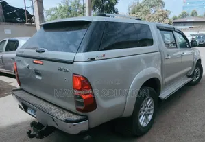Toyota Hilux 2012 Silver
