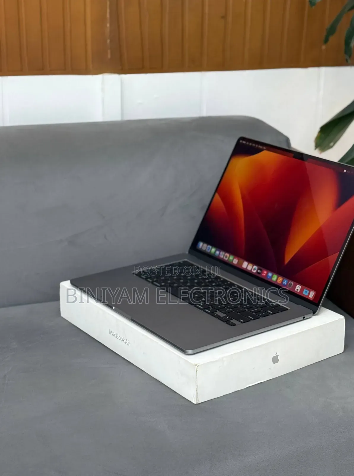 New Laptop Apple MacBook Air 2023 M2 8GB Apple M2 SSD 256GB
