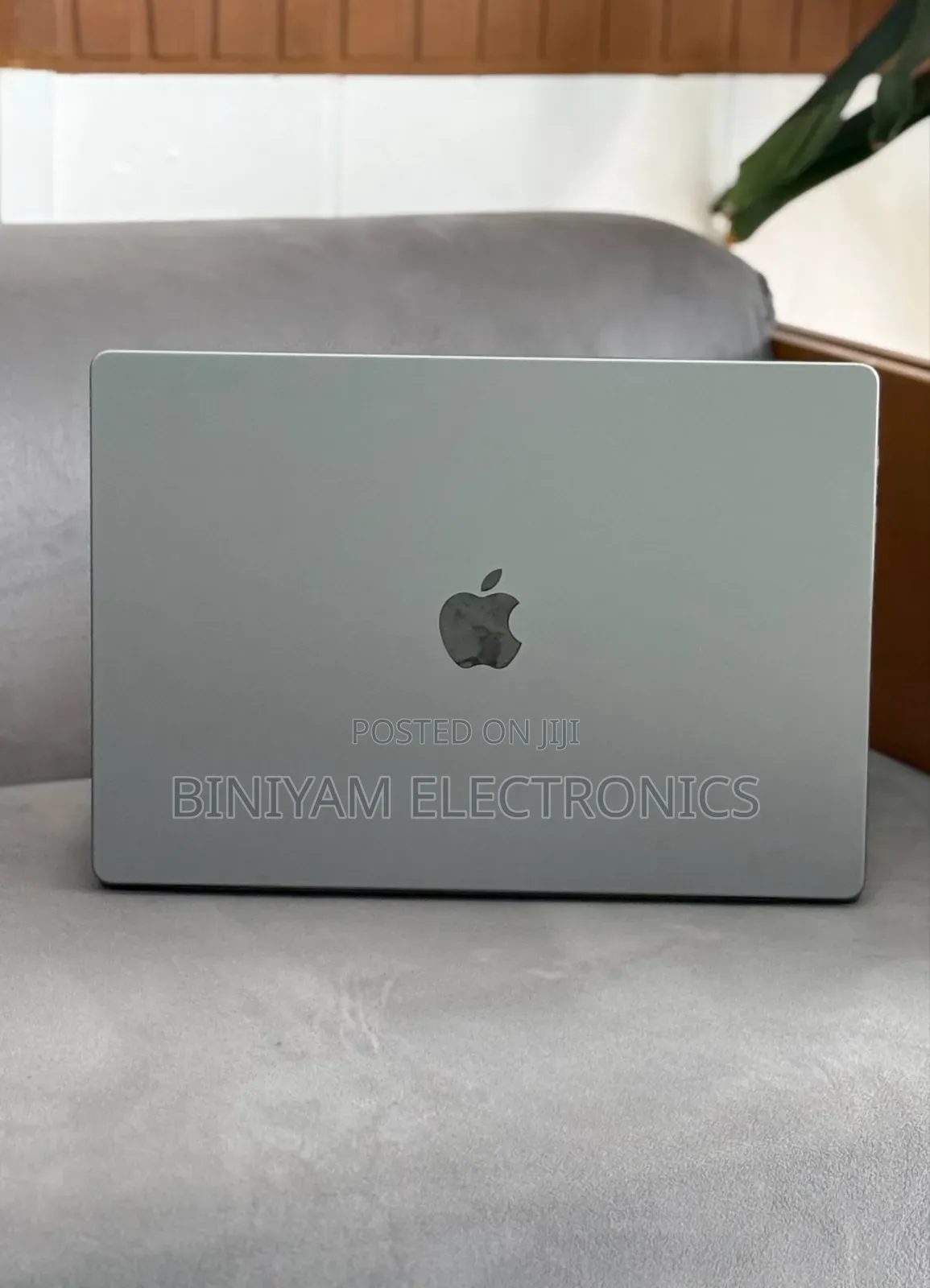New Laptop Apple MacBook Air 2023 M2 8GB Apple M2 SSD 256GB