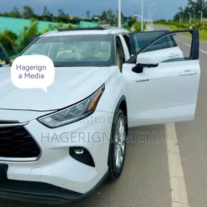 Toyota Highlander 2024 White