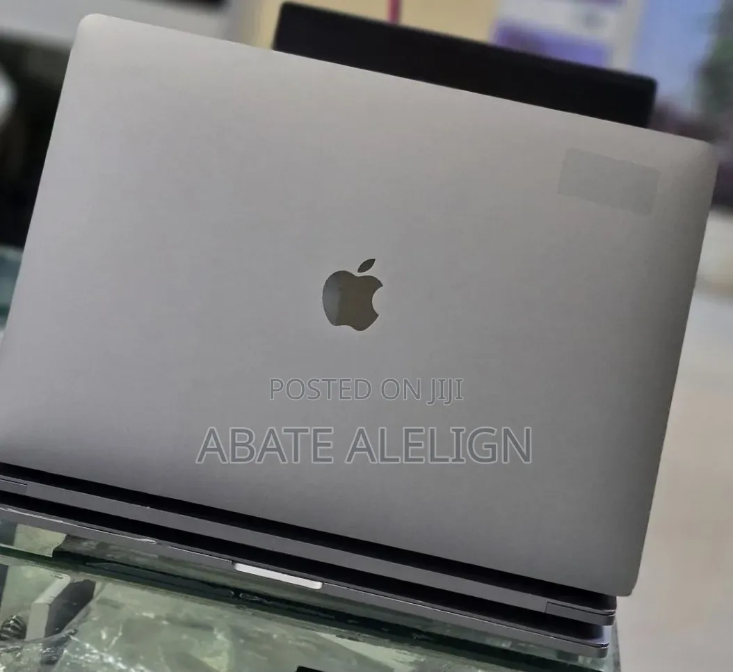New Laptop Apple MacBook Pro 2017 16GB Intel Core i7 SSD 512GB