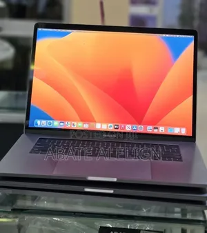 New Laptop Apple MacBook Pro 2017 16GB Intel Core i7 SSD 512GB