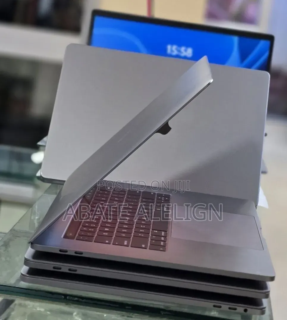 New Laptop Apple MacBook Pro 2017 16GB Intel Core i7 SSD 512GB