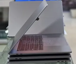 New Laptop Apple MacBook Pro 2017 16GB Intel Core i7 SSD 512GB