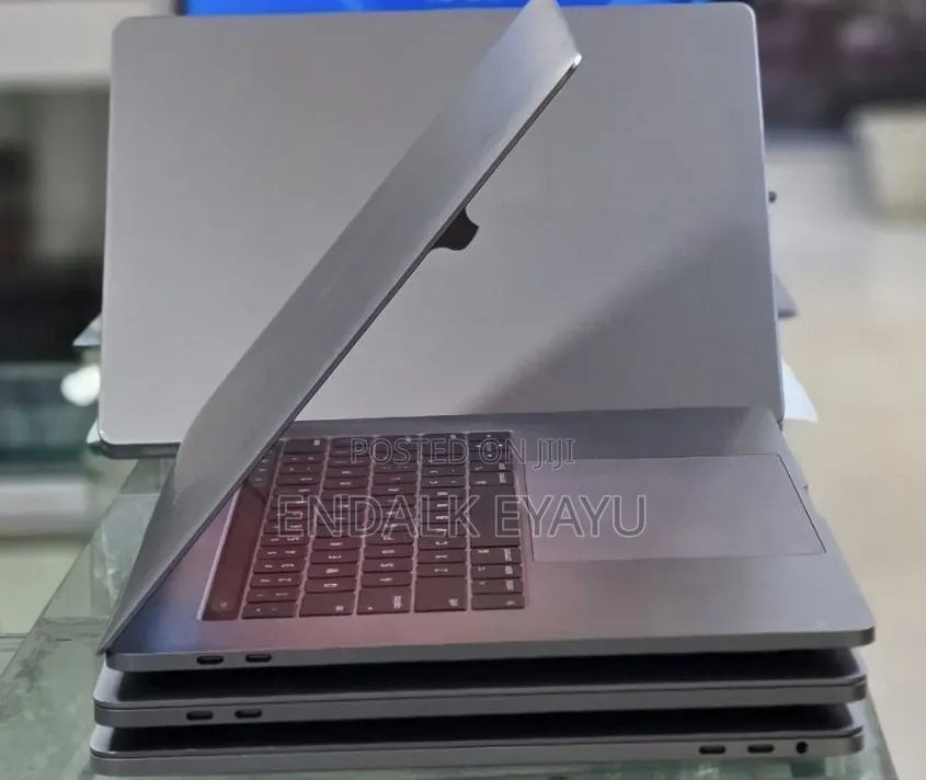 New Laptop Apple MacBook Pro 2017 16GB Intel Core i7 SSD 512GB