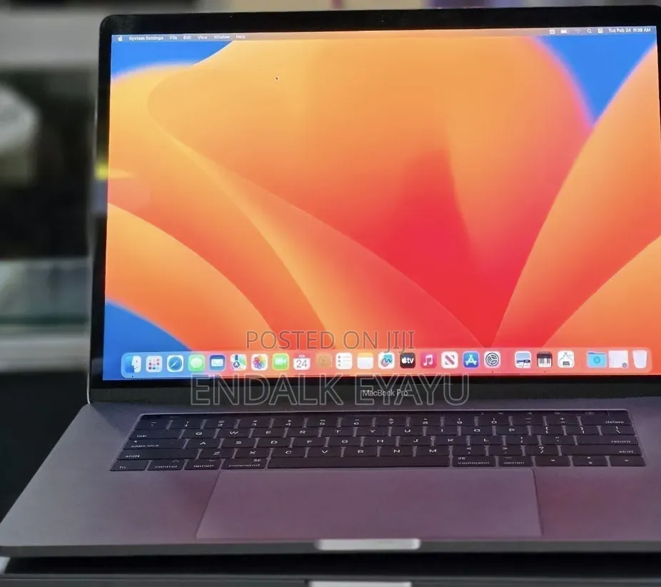 New Laptop Apple MacBook Pro 2017 16GB Intel Core i7 SSD 512GB