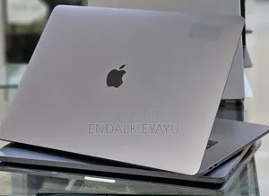 New Laptop Apple MacBook Pro 2017 16GB Intel Core i7 SSD 512GB