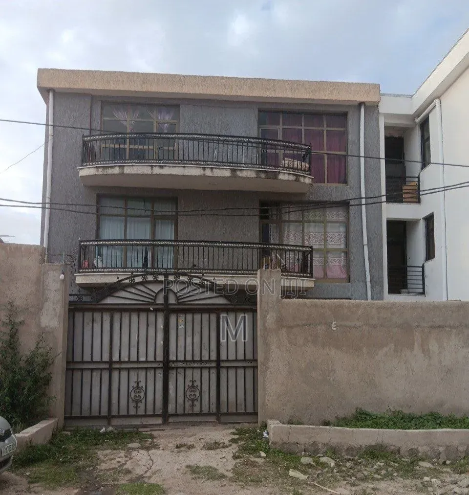 6bdrm Townhouse/Terrace in Bole for sale