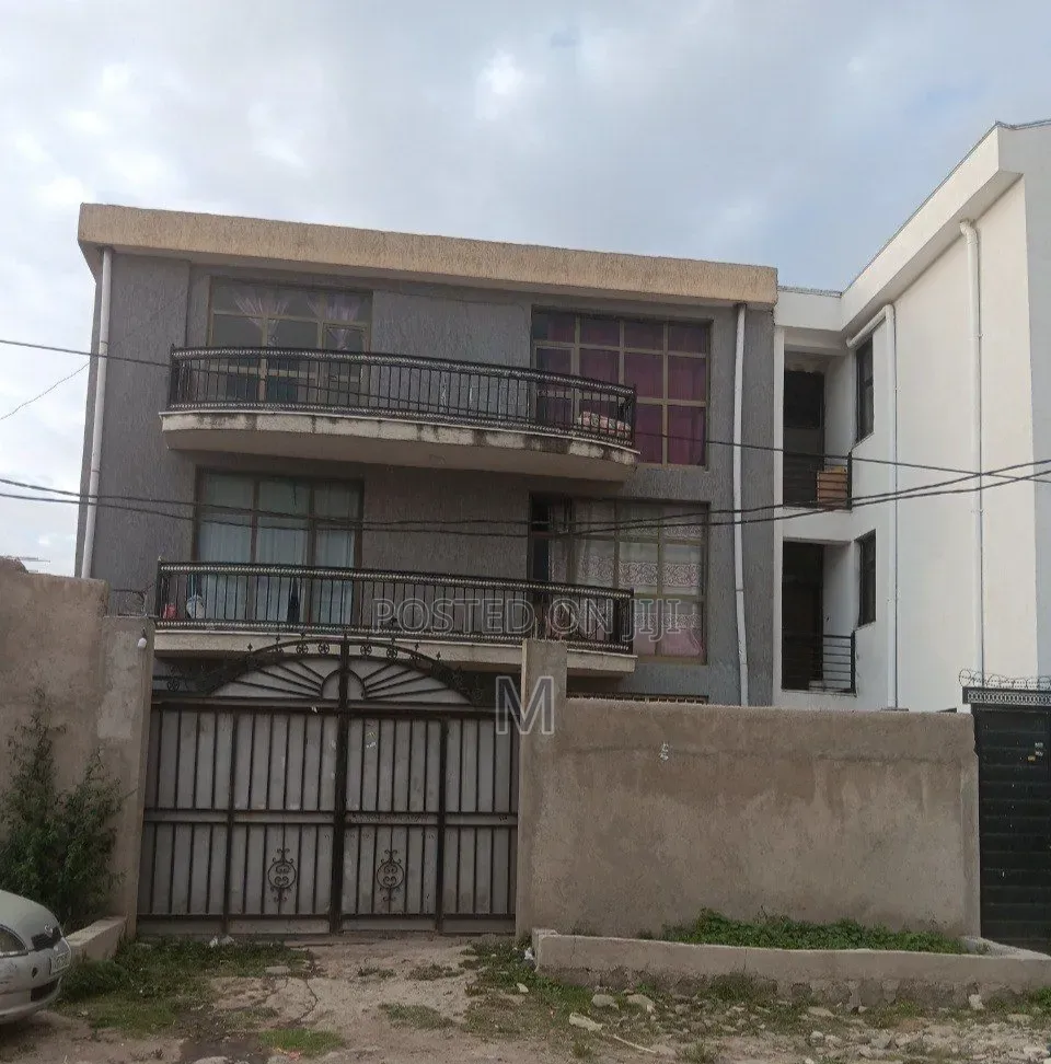 6bdrm Townhouse/Terrace in Bole for sale
