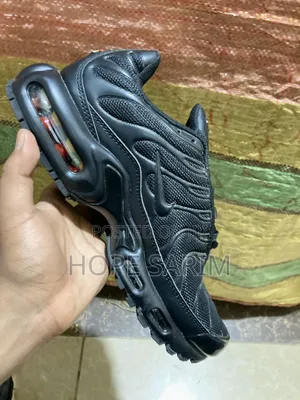 Nike Air Max Plus TN "Triple Black":