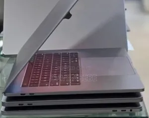 New Laptop Apple MacBook Pro 2017 16GB Intel Core i7 SSD 512GB