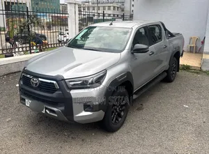 Toyota Hilux 2022 Silver