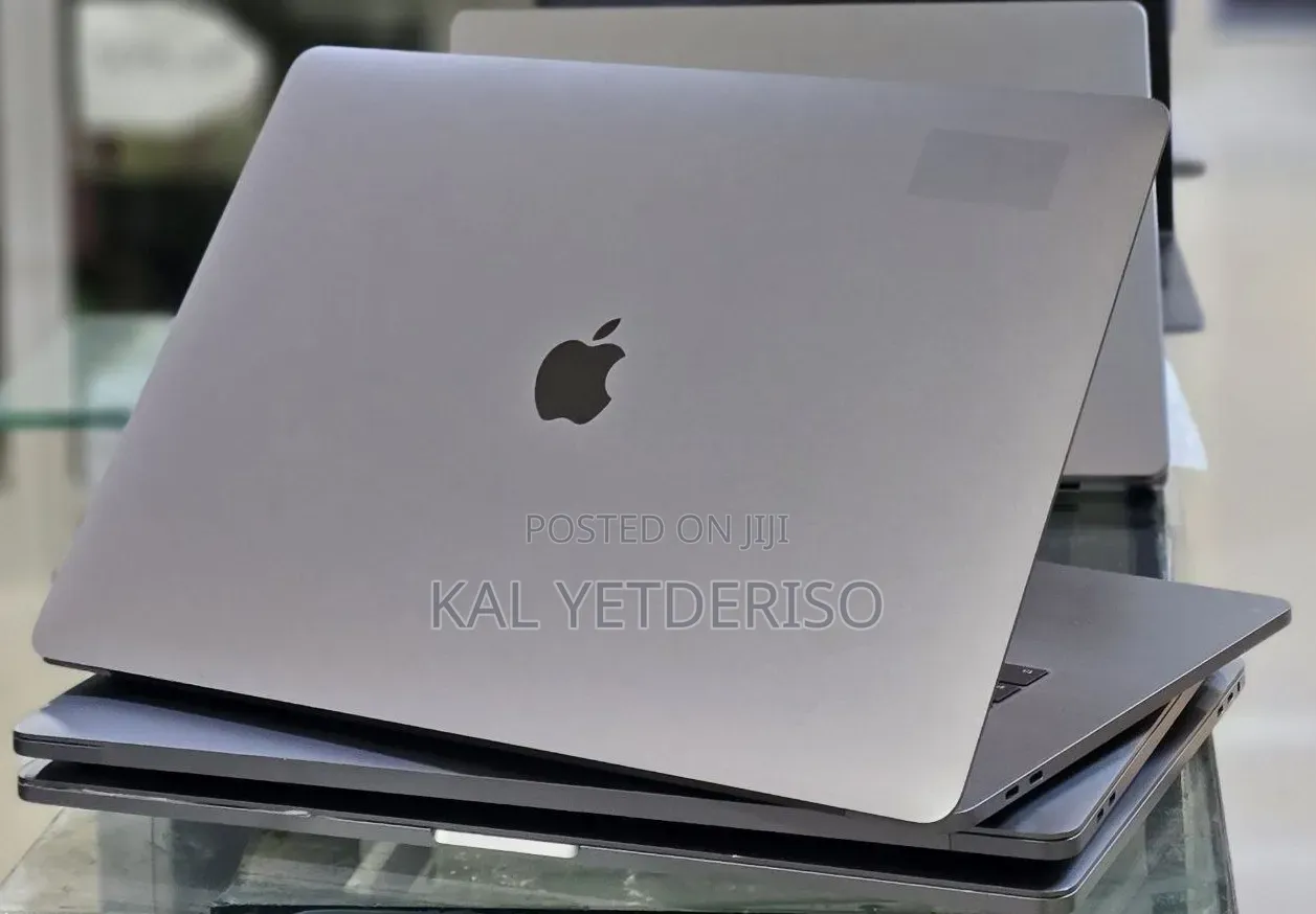 New Laptop Apple MacBook Pro 2017 16GB Intel Core i7 SSD 512GB