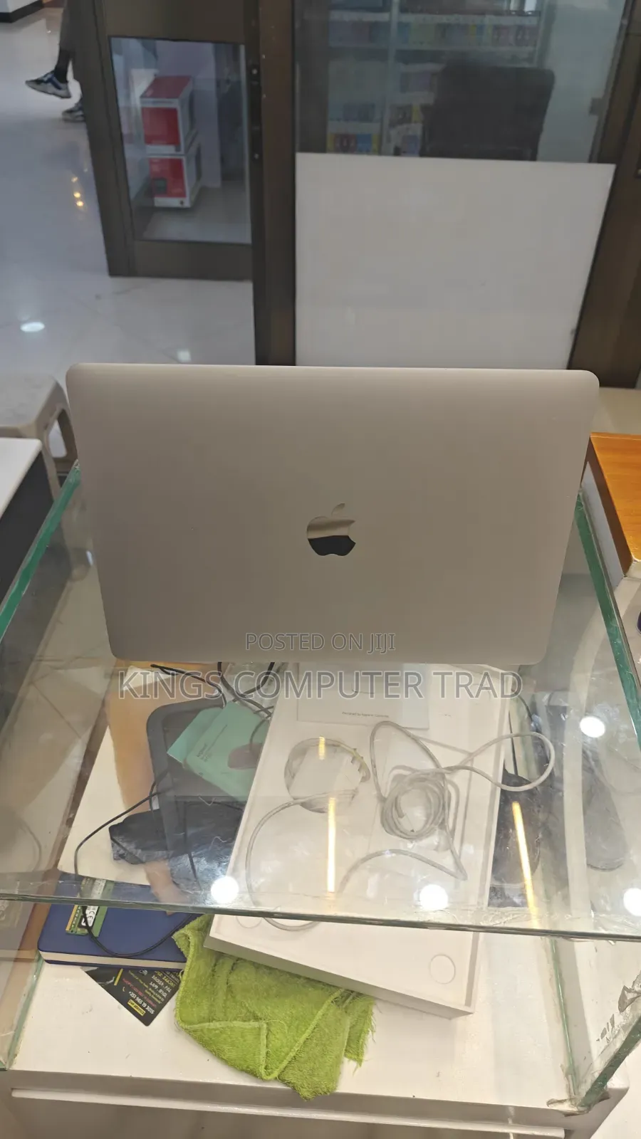 New Laptop Apple MacBook 2019 8GB Intel Core i5 SSD 256GB