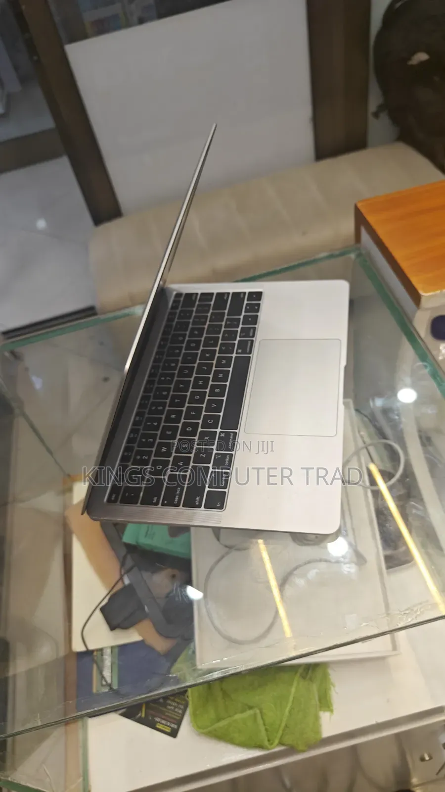 New Laptop Apple MacBook 2019 8GB Intel Core i5 SSD 256GB